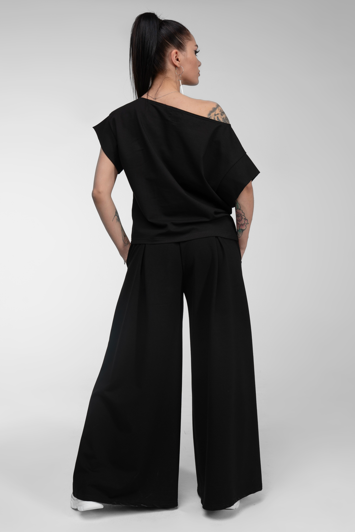 KNITTED BLOUSE WITH WIDE SLEEVES TOKYO 2077 BLACK PRINT