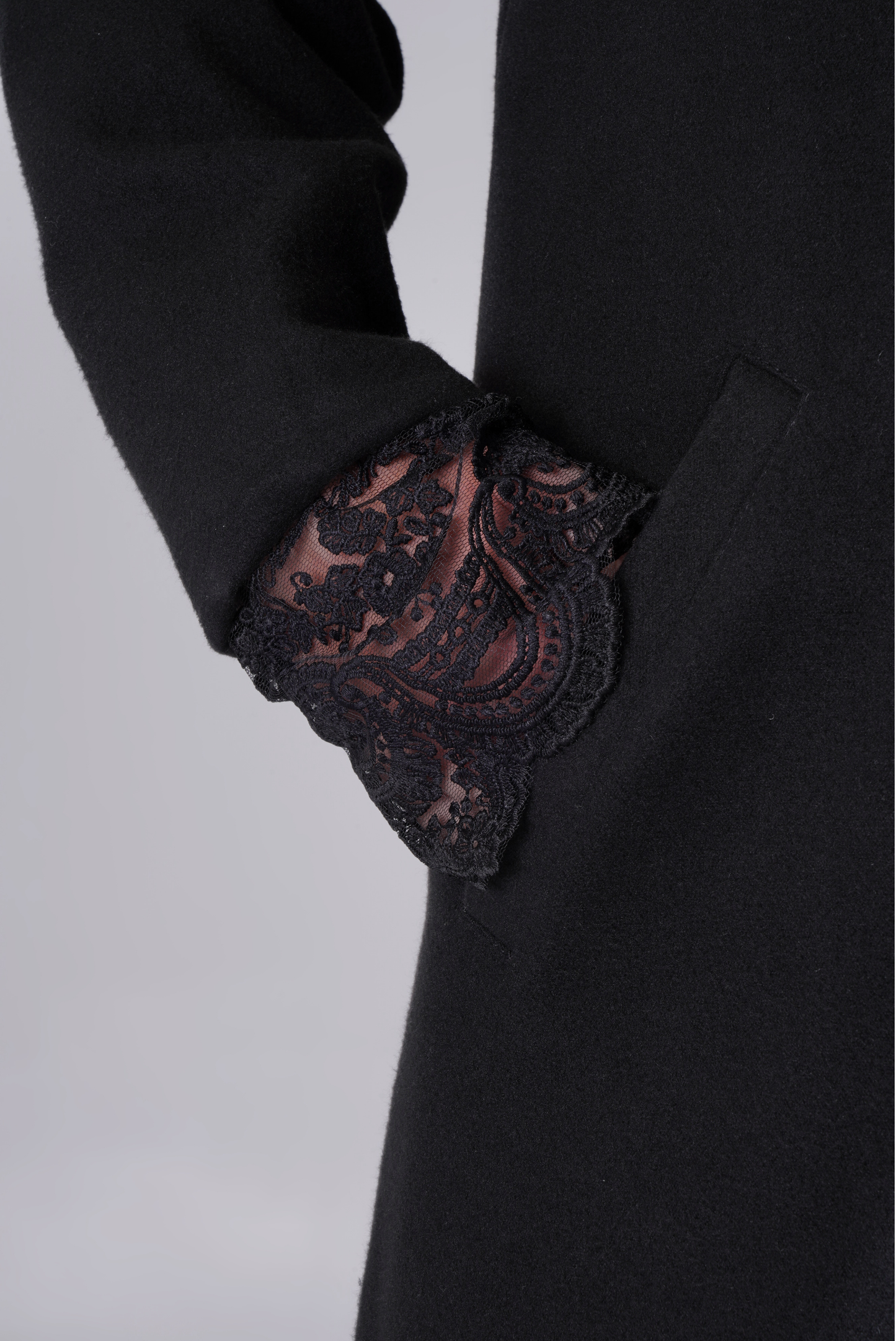 WARM COAT WITH LACE SLEEVES