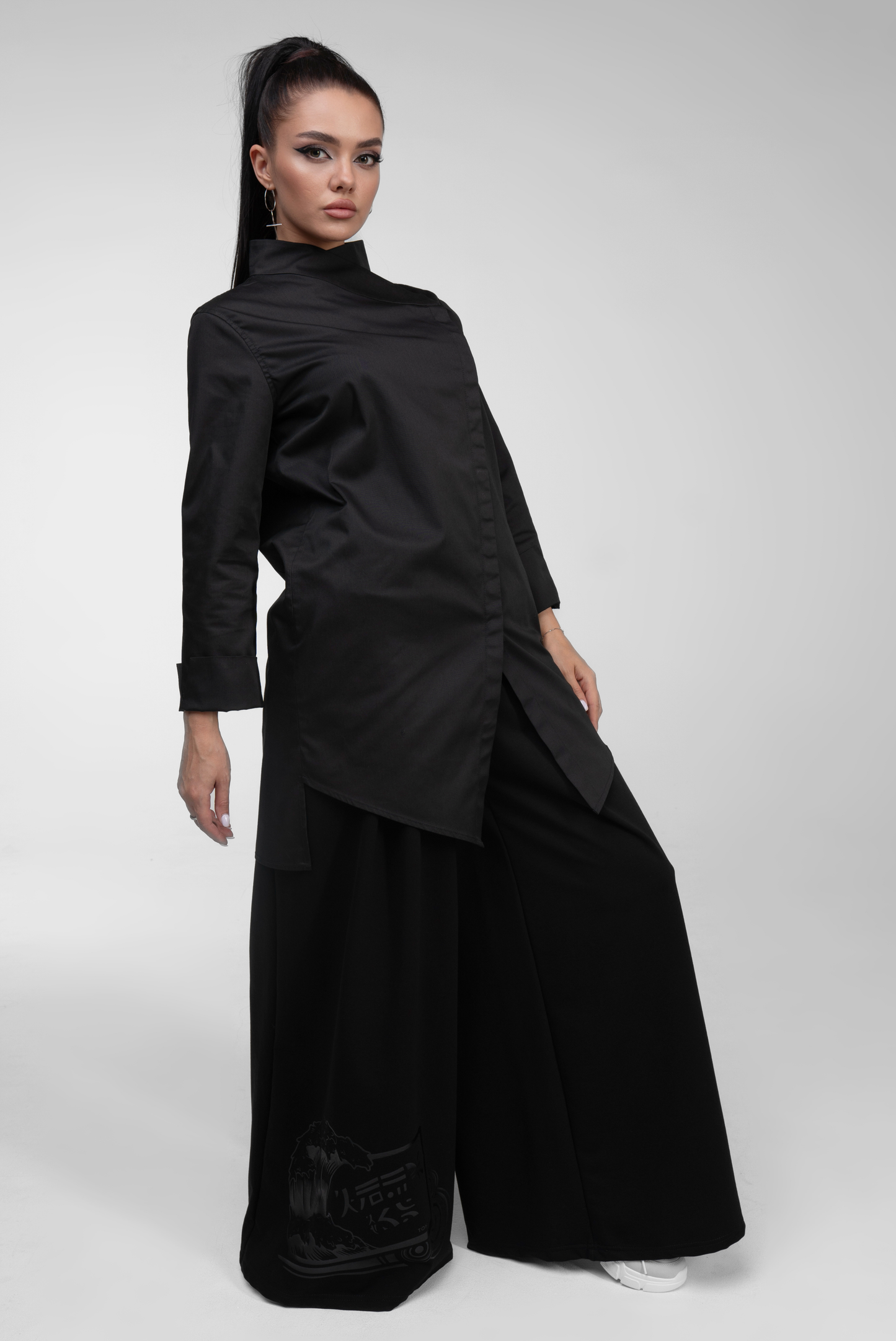 UFO BLACK ASYMMETRIC SHIRT