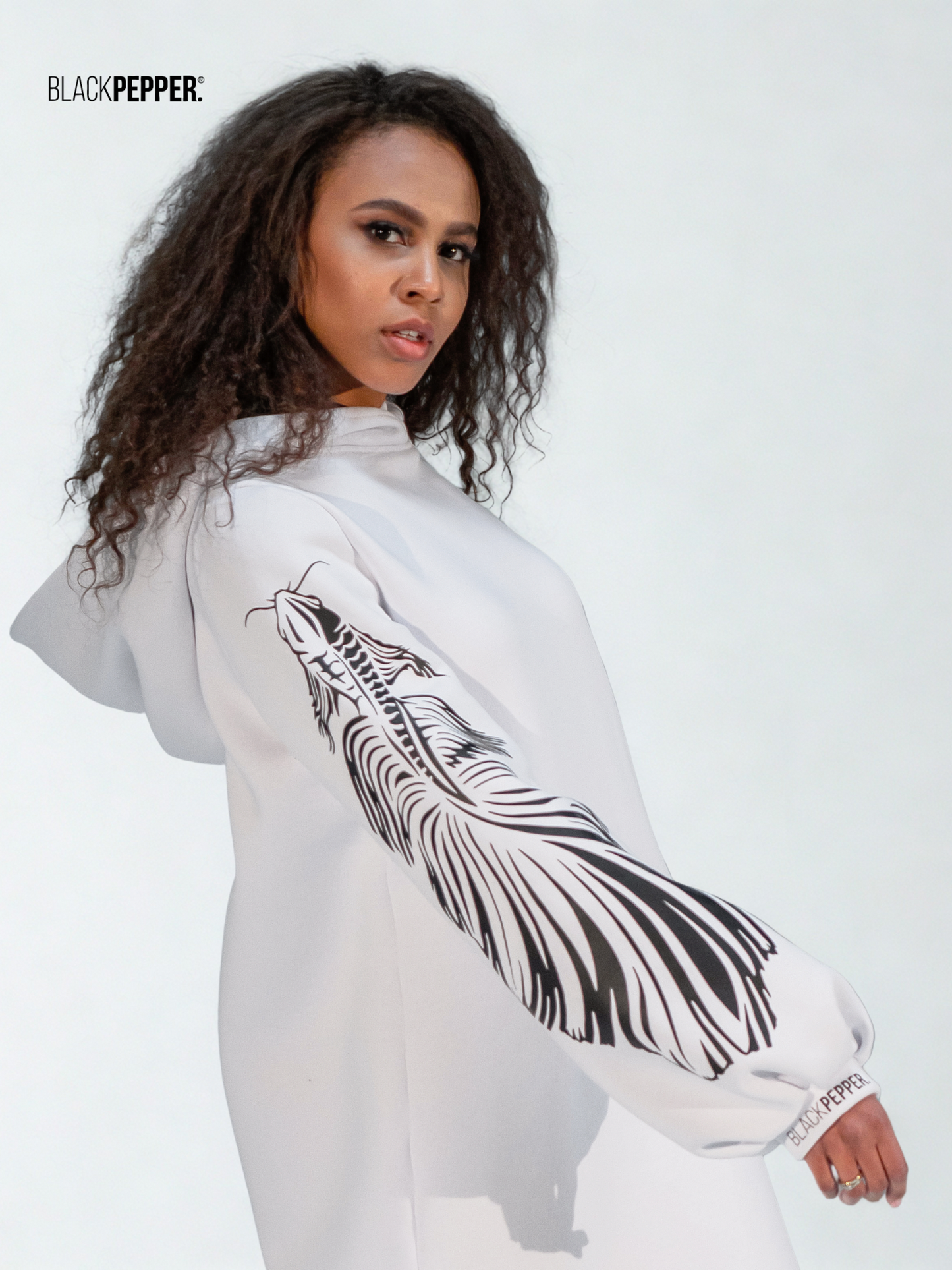 WHITE SERIES WARM DRESS WITH  CARPS SLEEVE PRINT